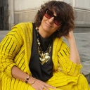 Sztywna otwarta bransoleta z lekkimi czarnymi kulami. DLA KOBIETY BIZNESU