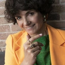 Duży kryształowy pierścionek w nowoczesnej formie. IDEALNY