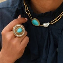 Pozłacany pierścień z błękitnym oczkiem i perełkami. KASIA