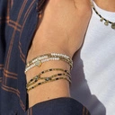 Bransoletka z paciorków Miyuki spięta dwoma kwiatami. BŁYSK MIŁOŚCI