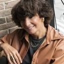 Duży pierścionek z regulacją o nieregularnym kształcie. INTRYGUJĄCY