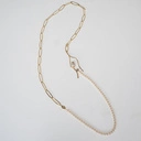 Pozłacany naszyjnik z pereł i łańcucha z ozdobną gałązką. W PÓŁ DROGI