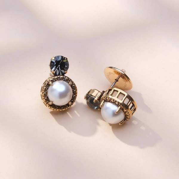 Złocone kolczyki z perłą i kryształem black diamond. JACKIE