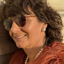 Krótki naszyjnik z dużych pereł w ciepłym odcieniu. W STYLU LAT 20-TYCH