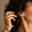 Krótkie wiszące kolczyki z kolorowymi cyrkoniami. MARZYCIELKA