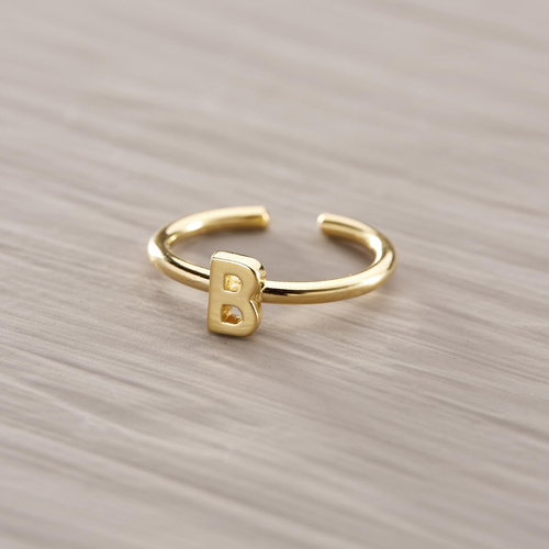 B - Basia. Pierścionek z literką B