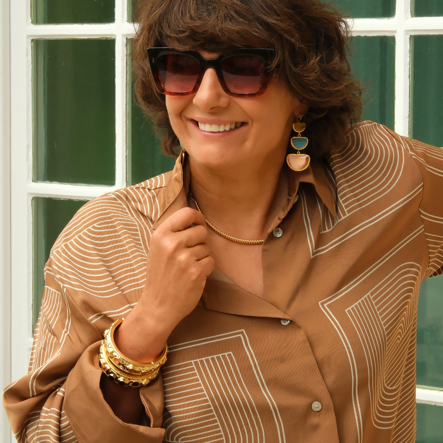 Pozłacane kolczyki wiszące z kolorowymi kryształami. TRZY ŻYCZENIA