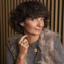 Oryginalny, otwarty pierścień wysadzany kryształkami. DWA PLUS DWA