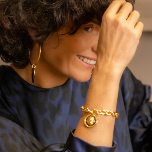 DIVERSIÓN DESDE LA MAÑANA.  Pendientes de aro grandes con corazones