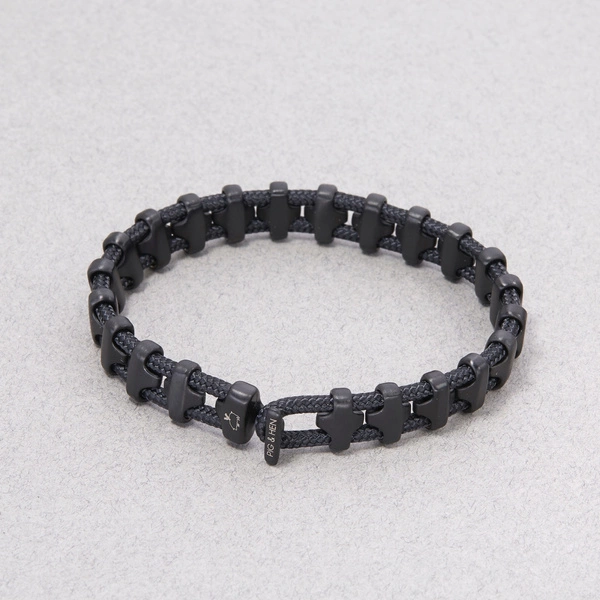 Bransoletka męska z czarnej linki żeglarskiej w pancerzu. MĘSKI ŚWIAT