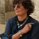 Pozłacany pierścień z błękitnym oczkiem i perełkami. KASIA