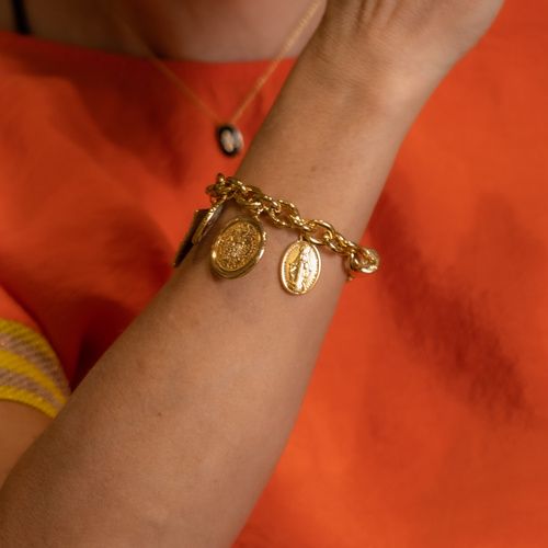 ZUMBAN AMABLE. Pulsera con colgantes