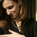 SANTO VERSACE. Colgante con un león negro