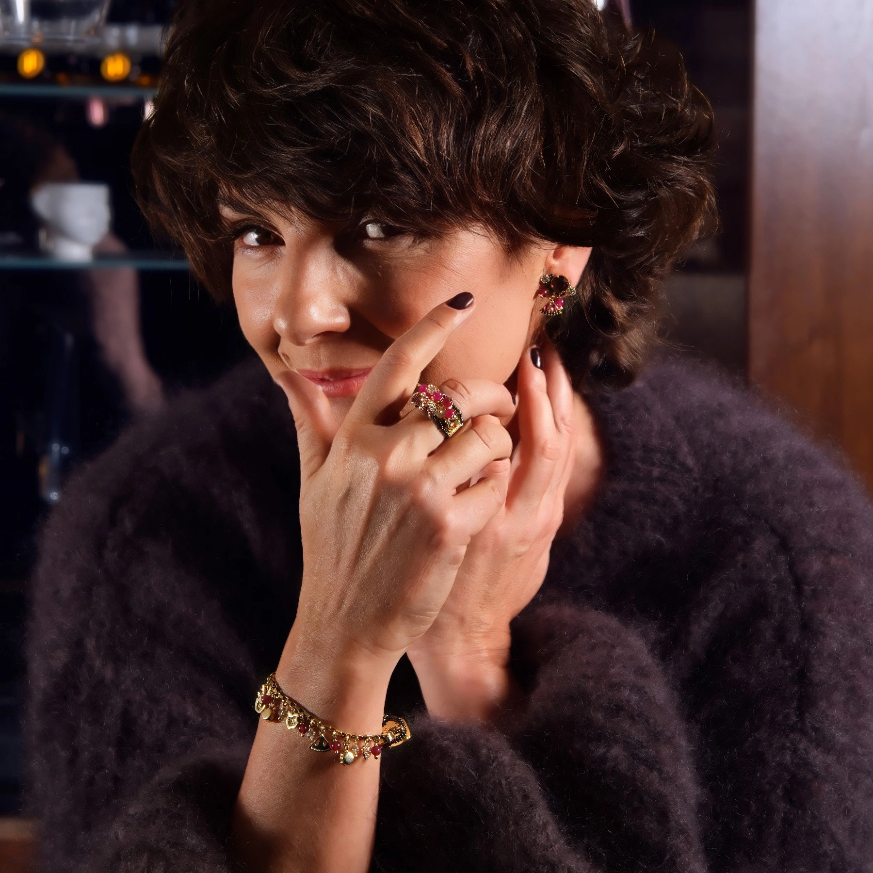 Złocona bransoletka z jadeitami i zawieszkami z kryształków. OWOCE LEŚNE