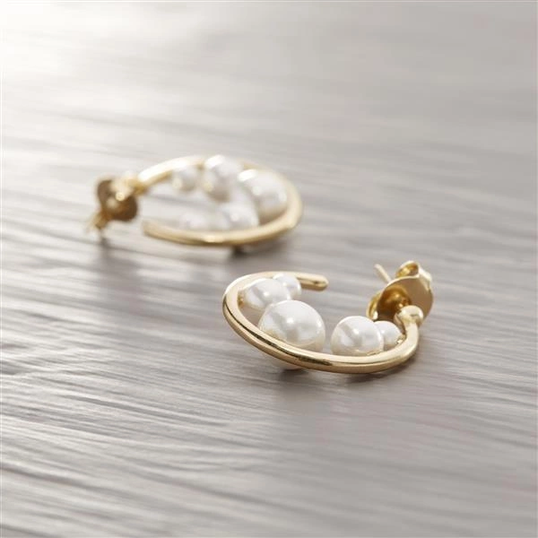 Klasyczne złote kolczyki koła ze szklanymi perełkami. DLA ELEGANTKI