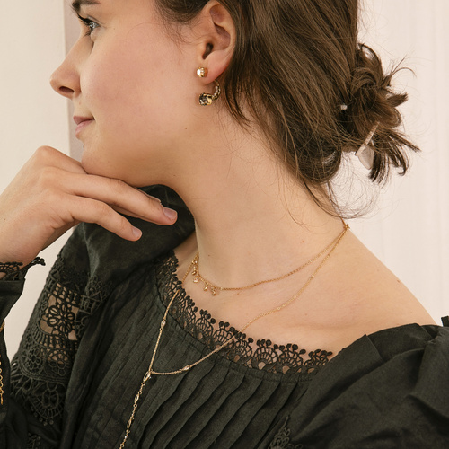 CÁLIDO - FRÍO. Pendientes debajo de la oreja