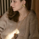 Długi naszyjnik z monumentalną zawieszką. SZYKOWNA MONSTERA