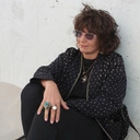 Okazały pierścień w kolorze starego złota z dużą perłą. PERŁA I ŻABKI