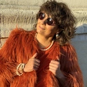 Krótki naszyjnik z dużych pereł w ciepłym odcieniu. W STYLU LAT 20-TYCH