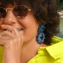 Długie owalne kolczyki wiszące z niebieskimii kryształami. LUSTRA NIEBA