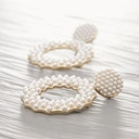 Krótkie kolczyki z perełek ze sztucznego tworzywa. MOJE ULUBIONE