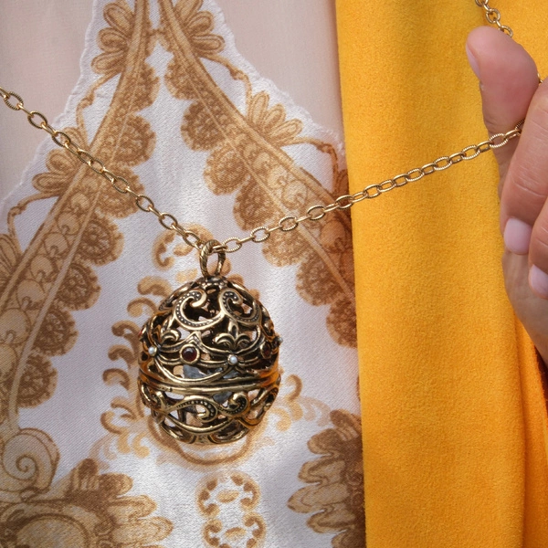 Pozłacany naszyjnik z ażurowym jajkiem z ptaszkiem. ZŁOTA KLATKA