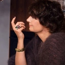 Pierścionek z fioletowych i szmaragdowych kryształów. DRZEWKO FIGOWE