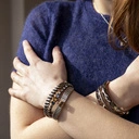 Sztywna srebrzona bransoletka o wytłaczanej powierzchni. SILVER MOON