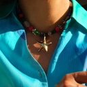 Krótki naszyjnik z kolorowych form z żywicy z rozgwiazdą. CARNAVAL DI MARE