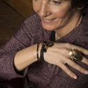 Bransoletka z koralików czarna ze złotą zawieszką. PAINT IT BLACK