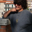 Regulowany złocony naszyjnik z ażurowymi dekorami i perłą. ZŁAPANE CHWILE