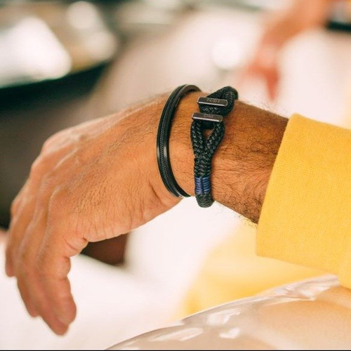 HACIA EL HORIZONTE. Pulsera negra de cuerda náutica