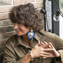 Pozłacane kolczyki serca z błękitnymi frędzelkami. MACALDA DI SCALETTA