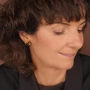 Delikatne geometryczne kolczyki wkrętki z kryształkami. WIATRACZKI