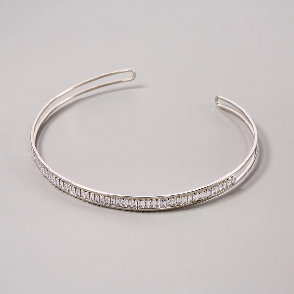 Sztywny posrebrzany choker o ażurowej konstrukcji. DLA SUPERWOMAN