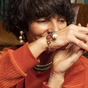 Zielony naszyjnik z koralików ze złotymi detalami. LETNIA ZIELEŃ