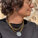 Pozłacane kolczyki wkrętki z pszczołą z cyrkonii. NIEZASTĄPIONA