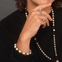 Pozłacany pierścionek bogato wysadzany kryształkami. ELEGANCJA