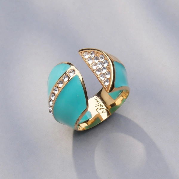 Otwarty pozłacany pierścień z błękitną emalią i cyrkoniami. CLARA