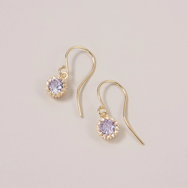 Drobne kolczyki wiszące z lilowymi kryształkami. LIGHT PURPLE