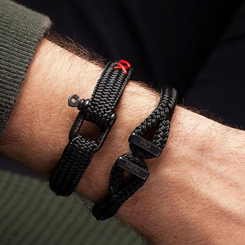 MI BMW. Pulsera negra con grillete