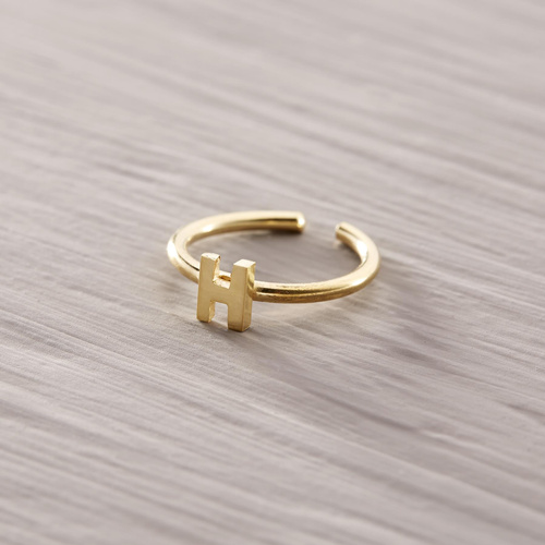 H - Holitka. Pierścionek z literką H