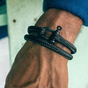 PARA UN HOMBRE CON PASIONES. Pulsera negra con grillete