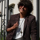 Złoty pierścionek na gumce z perełkami i kryształem. LAMPKA SZAMPANA