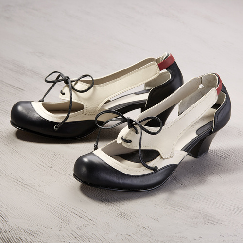 Chicago. Czółenka wiązane na niskim obcasie r. 38