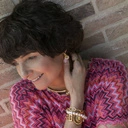 Pozłacane kolczyki z zawieszką z zieloną koniczynką. MAM SZCZĘŚCIE