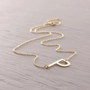 Złoty wisiorek na łańcuszku z zawieszką z literką P.  P - PIĘKNA