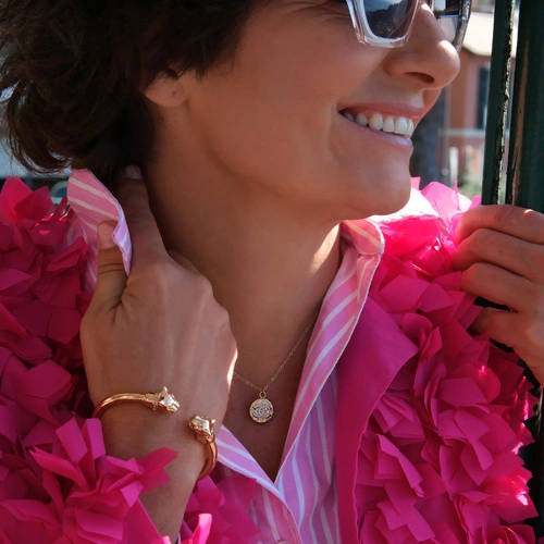 Sztywna złocona bransoletka z dwiema głowami panter. VITTORIA