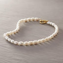 LIGERO Y CLÁSICO. Collar de perlas.