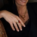 Regulowany pierścionek z dużym bordowym oczkiem. WIOSNĄ SOCZYŚCIE